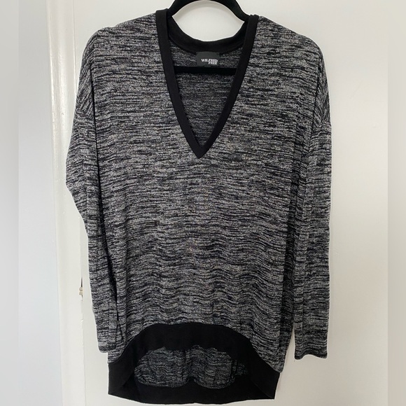 Aritzia Wilfred Free V-neck Sweater - Picture 1 of 4